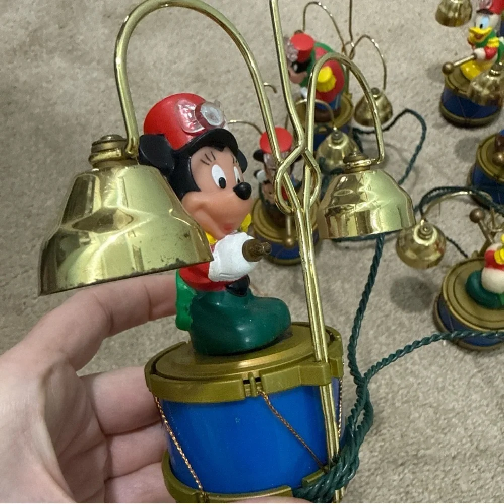 Disney Mickey marching band works but damaged